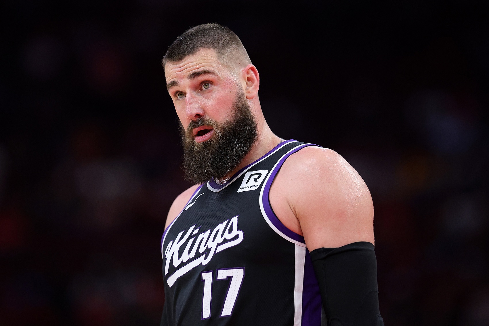 金喜真人-掘金主帅：过去十年瓦兰一直是顶级中锋 他与我们的体系高度契合