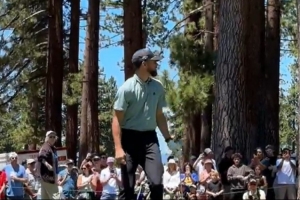 金喜体育全站下载-勇士官推晒库里打高尔夫视频：场内场外 风范尽显⛳️