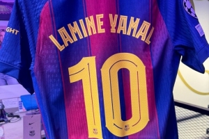 金喜体育官网-个人定制！已有球迷拿到印有亚马尔名字的巴萨10号球衣
