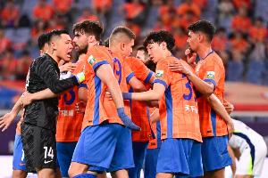 金喜体育注册官方网站-海报新闻谈泰山取胜：“韩式”泰山已现雏形，球队在变革中成长