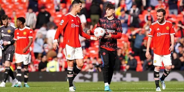 金喜真人-获赠C罗第60次帽子戏法用球 加纳乔夸他史上最佳