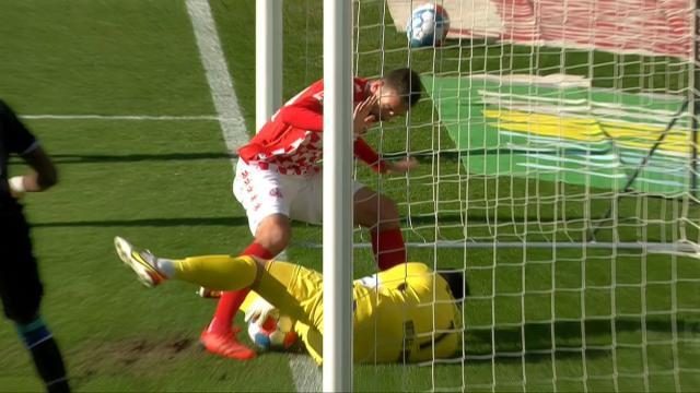 金喜真人-德甲赛场出现神奇一幕：门线技术抽风，VAR纠正判罚